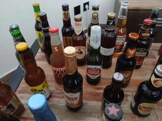 Colección de cervezas variadas
