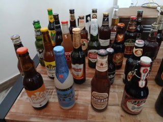 Colección de cervezas variadas