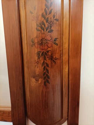 Recibidor de madera rústico con espejo