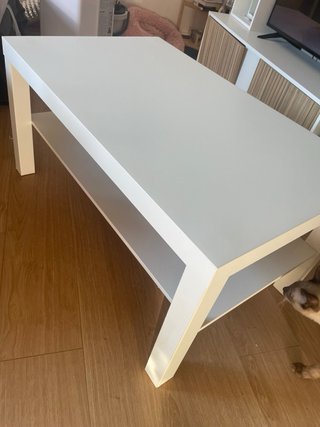 Mesita de salón blanca