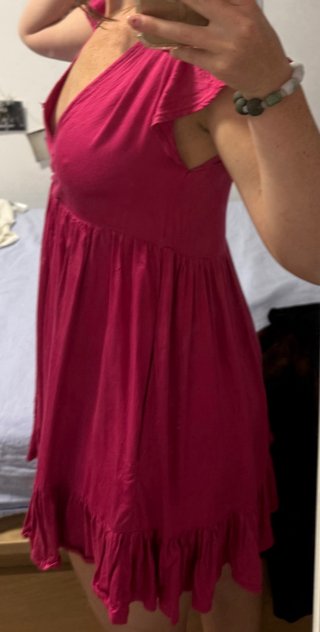 Vestido babydoll fucsia.