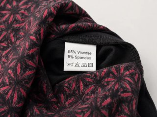 Vestido negro y rojo estampado de tirantes