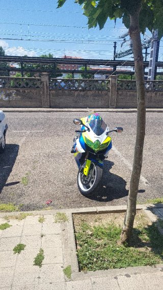 Suzuki GSXR 600 K9 Azul/Blanco/Amarillo