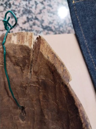 Máscara africana de madera tallada