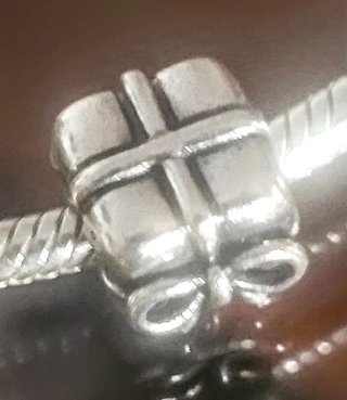 PULSERA CON CHARMS PANDORA