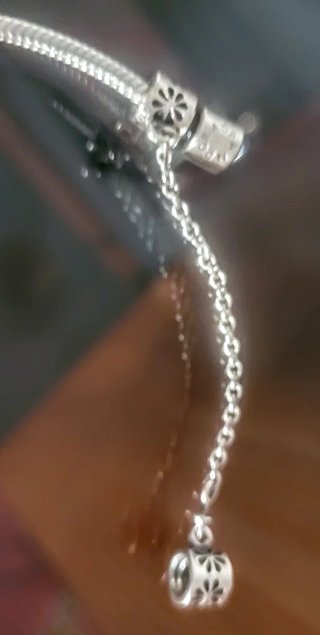 PULSERA CON CHARMS PANDORA
