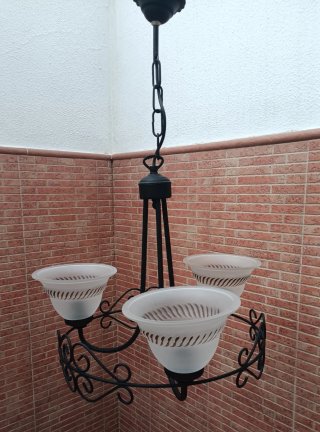 Lámpara de techo negra con 3 tulipas