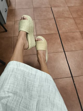Zapatos de cuña de esparto beige