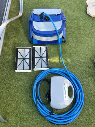 Robot Limpiafondos Piscina Azul y Blanco