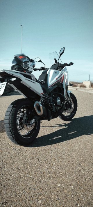 Moto Morini X-CAPE 650 Adventure.