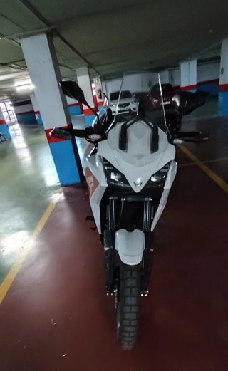 Moto Morini X-CAPE 650 Adventure.