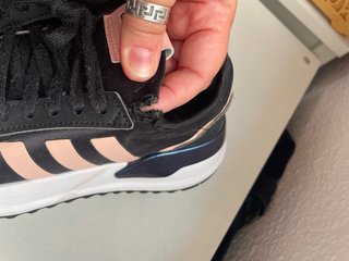 Zapatillas Adidas Negras y Rosas