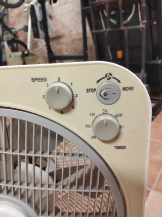 Ventilador de mesa beige