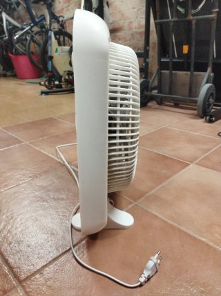 Ventilador de mesa beige