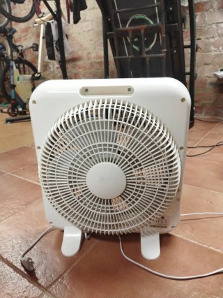 Ventilador de mesa beige