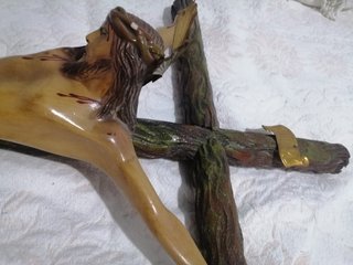 Crucifijo antiguo de madera
