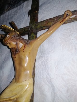 Crucifijo antiguo de madera
