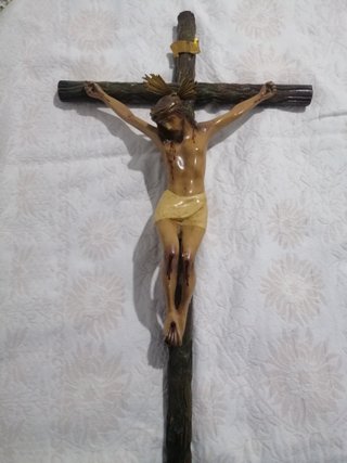 Crucifijo antiguo de madera