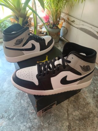 Nike Air Jordan 1 Mid Gris Negro Blanco Talla 43