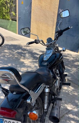 Kawasaki 125 Cruiser Negra