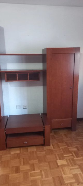 Mueble de salón madera y cristal