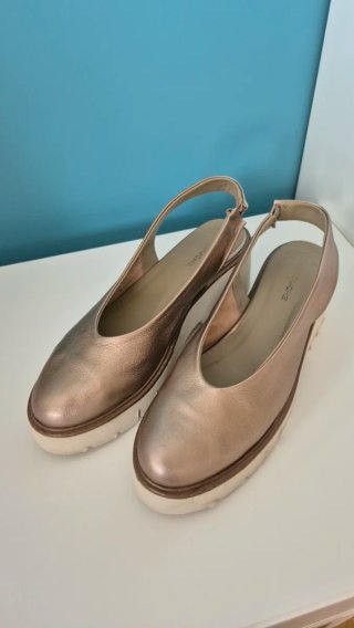 Zapatos dorados Latouche Solo 1 uso. Talla 39