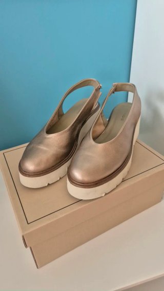 Zapatos dorados Latouche Solo 1 uso. Talla 39