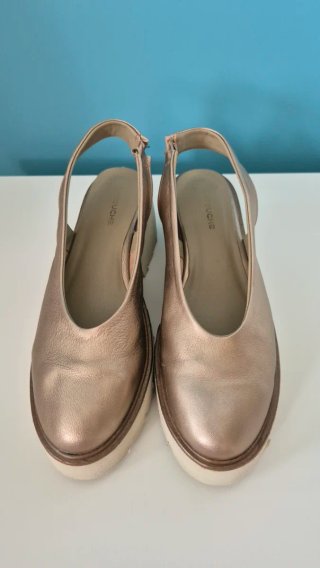 Zapatos dorados Latouche Solo 1 uso. Talla 39