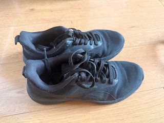 Zapatillas Reebok Negras + nike regalo