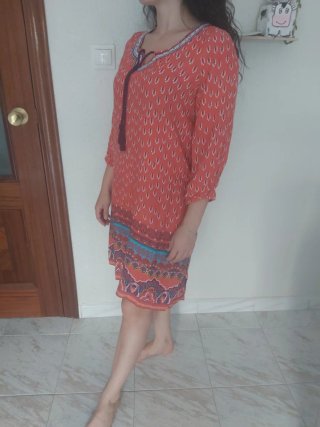 Vestido de verano estampado  y regalo de otro.