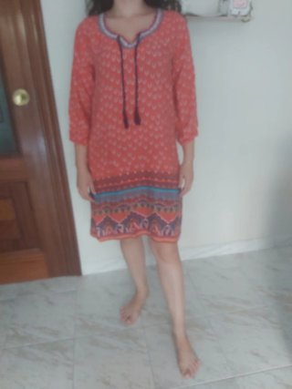 Vestido de verano estampado  y regalo de otro.