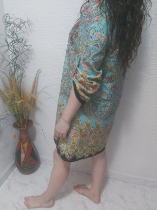 Vestido de verano estampado  y regalo de otro.