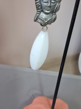 Orecchini testa donna argento bianco