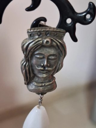 Orecchini testa donna argento bianco