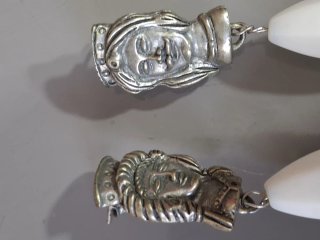 Orecchini testa donna argento bianco
