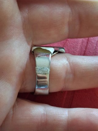 Anello da uomo con un design unico a forma di picc