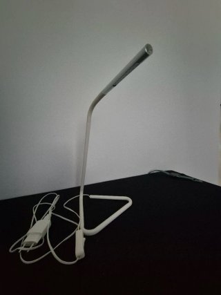 Lámpara de escritorio blanca