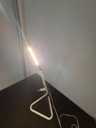 Lámpara de escritorio blanca