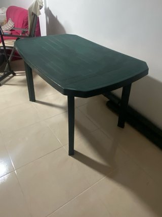 Mesa de jardín verde de plástico