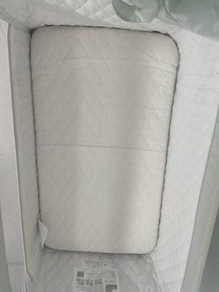 Minicuna gris con estampado de nubes