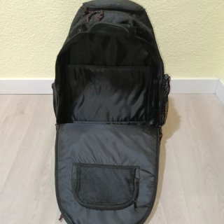 Mochila con ruedas y asa