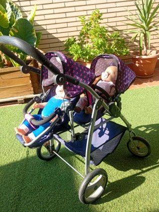 Carrito gemelar para muñecas