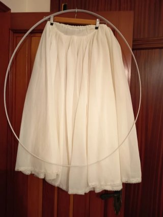 Can Can vestido comunión con aro.