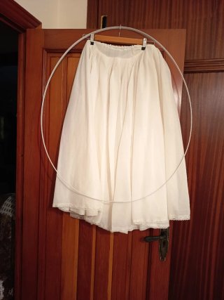 Can Can vestido comunión con aro.
