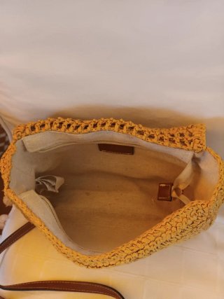 Bolso de fibra natural tipo bandolera