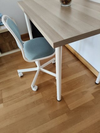 Mesa escritorio LINNMON y silla