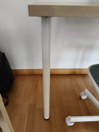 Mesa escritorio LINNMON y silla