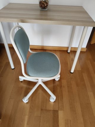 Mesa escritorio LINNMON y silla