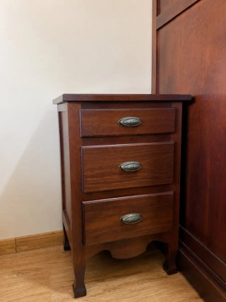 Cama, canapé abatible, mesita, armario 3 puertas