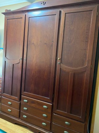 Cama, canapé abatible, mesita, armario 3 puertas
